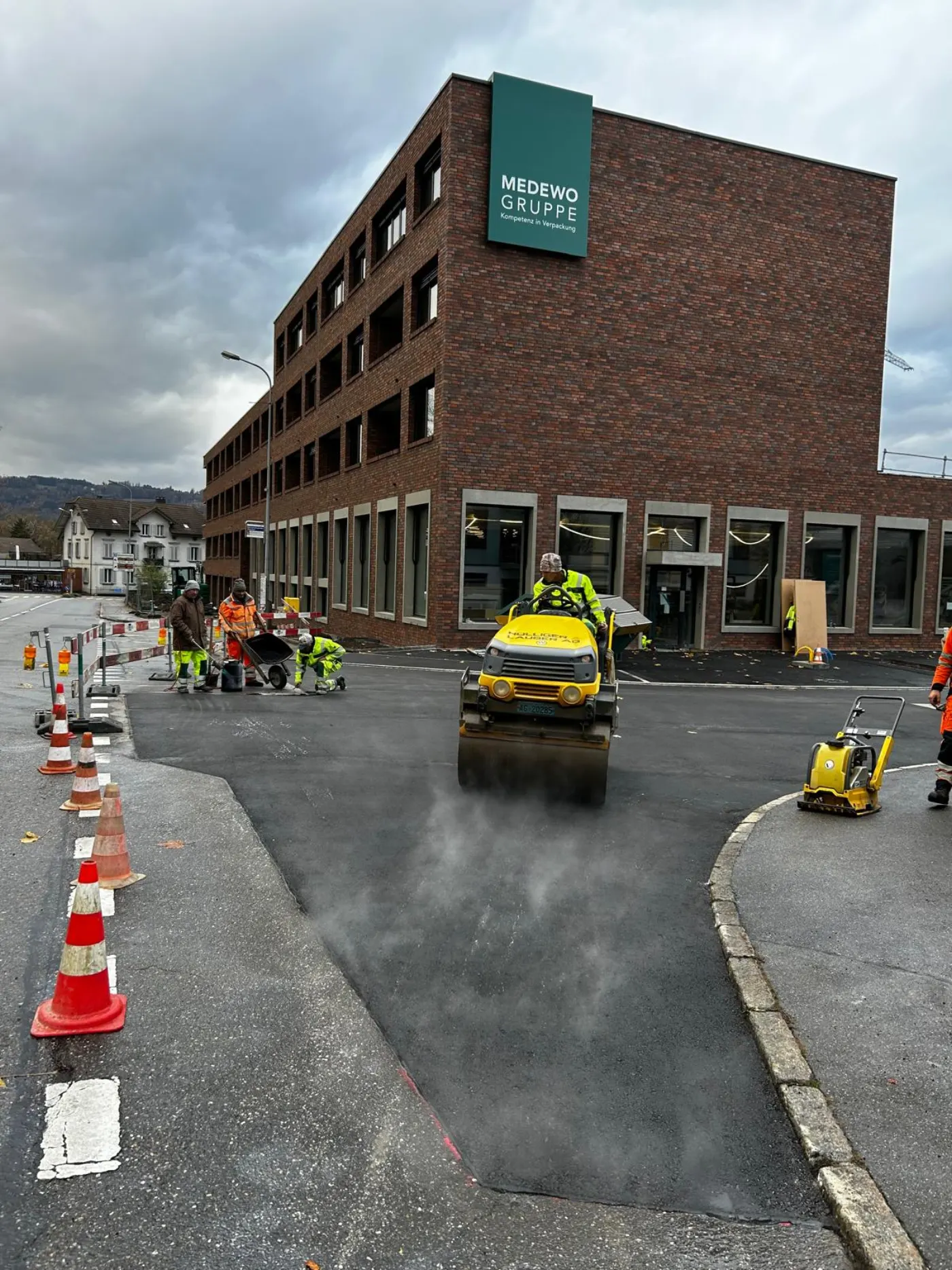 Asphaltarbeiten — ausgeführte Arbeit von Lang Gartenbau